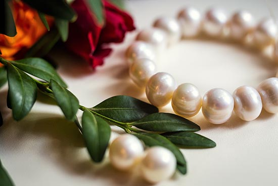 beautiful bracelet and earrings of pearl women
