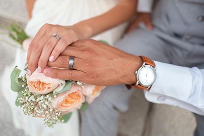bride-groom-wedding-rings